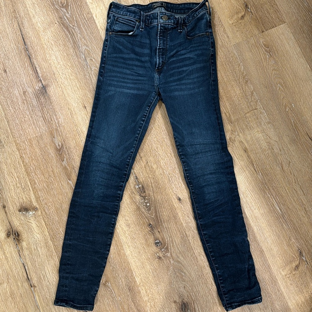A&F Simone High Rise Super Skinny Jean size 4 short/27 short